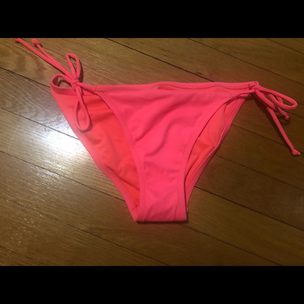 NWOT Victoria’s Secret String Bikini Bottom Small